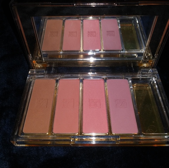 Estee Lauder - Picture 3 of 4